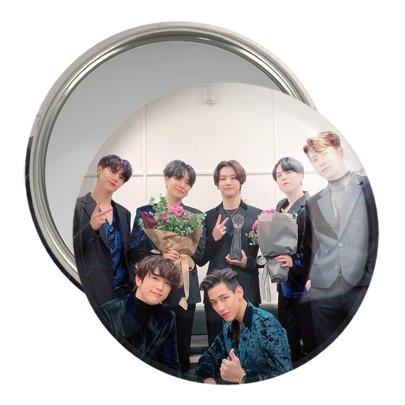 آینه جیبی خندالو مدل گروه گات سون GOT7  کد 21022