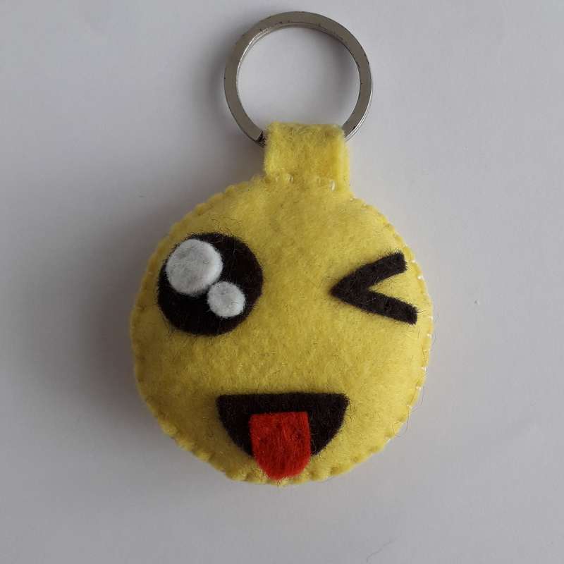 جاکليدي نمدي مدل ايموجي چشمک کد 112