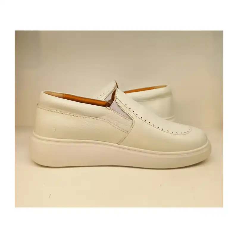 کفش روزمره زنانه سرزمین چرم مدل کد 141758 رنگ سفید