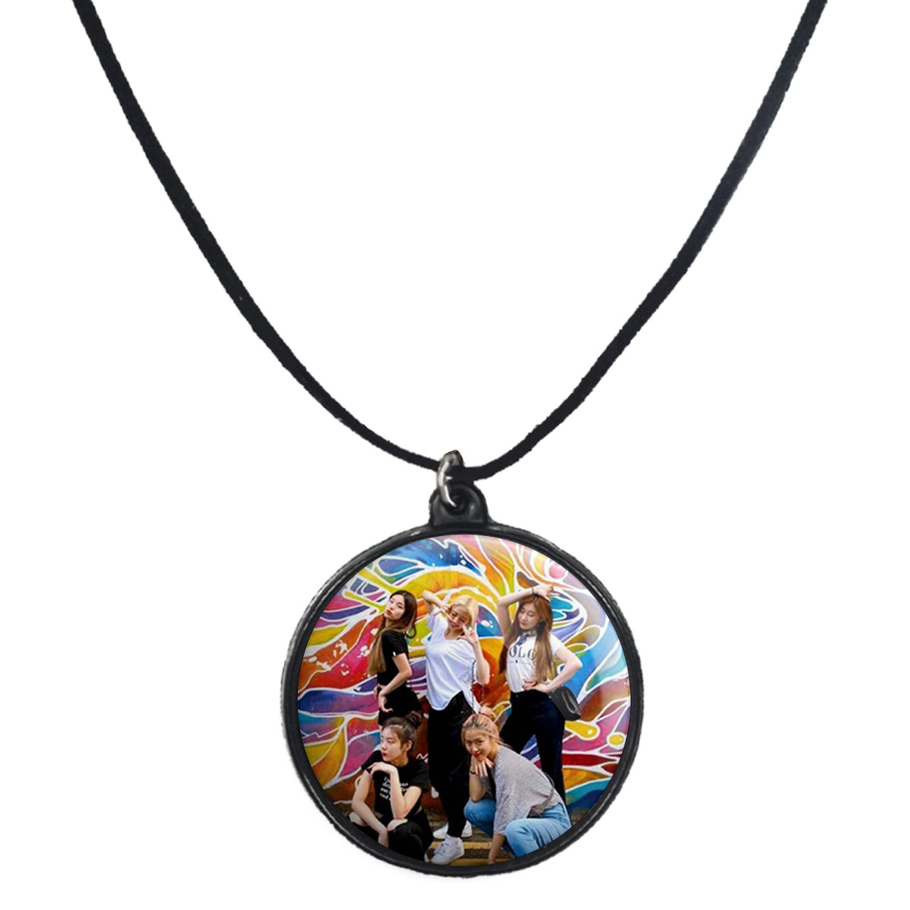 گردنبند پرمانه طرح گروه موسیقی ایتزی کد pmb.13231 مدل دو طرفه