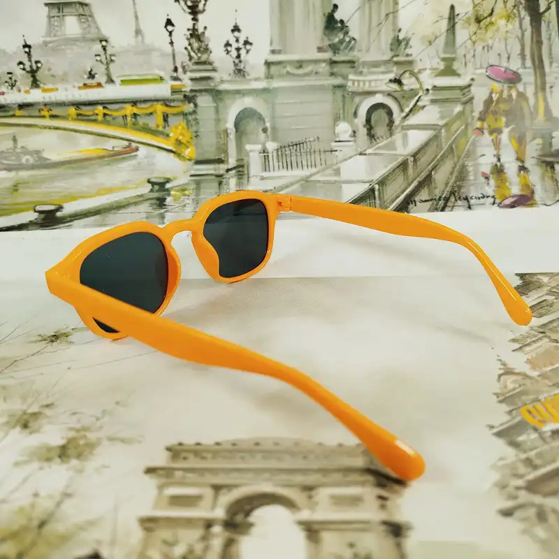 عینک آفتابی بچگانه مدل CH16 کد OR