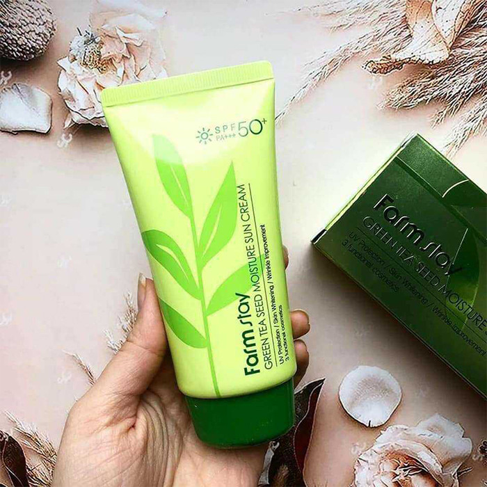 کرم ضد آفتاب بدون رنگ فارم استی SPF 50 مدل چای سبز مناسب پوستهای چرب و مختلط حجم 70 میلیلیتر کرم ضد آفتاب بدون رنگ فارم استی SPF 50 مدل چای سبز مناسب پوستهای چرب و مختلط حجم 70 میلیلیتر