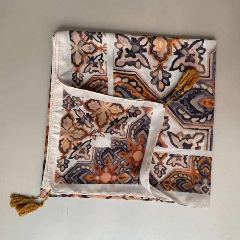 روسری زنانه مدل نخی گلدار گلیمی کد 5