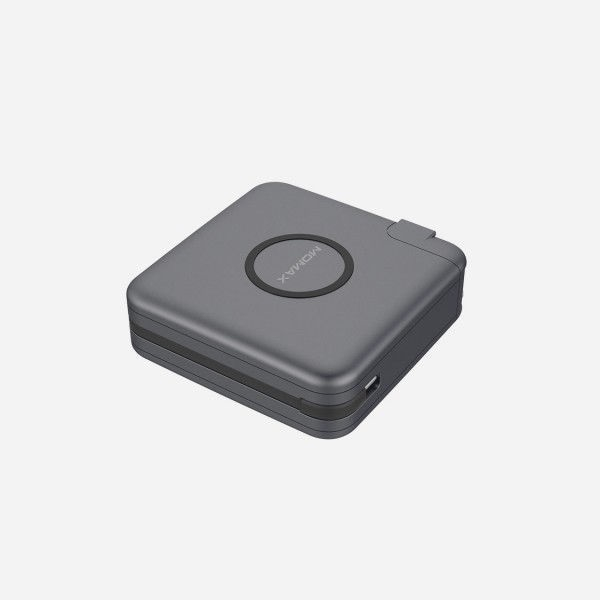 شارژر همراه مومکس مدل IP93MFI ظرفیت 6700 میلی آمپر ساعت 