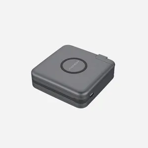 شارژر همراه مومکس مدل IP93MFI ظرفیت 6700 میلی آمپر ساعت 