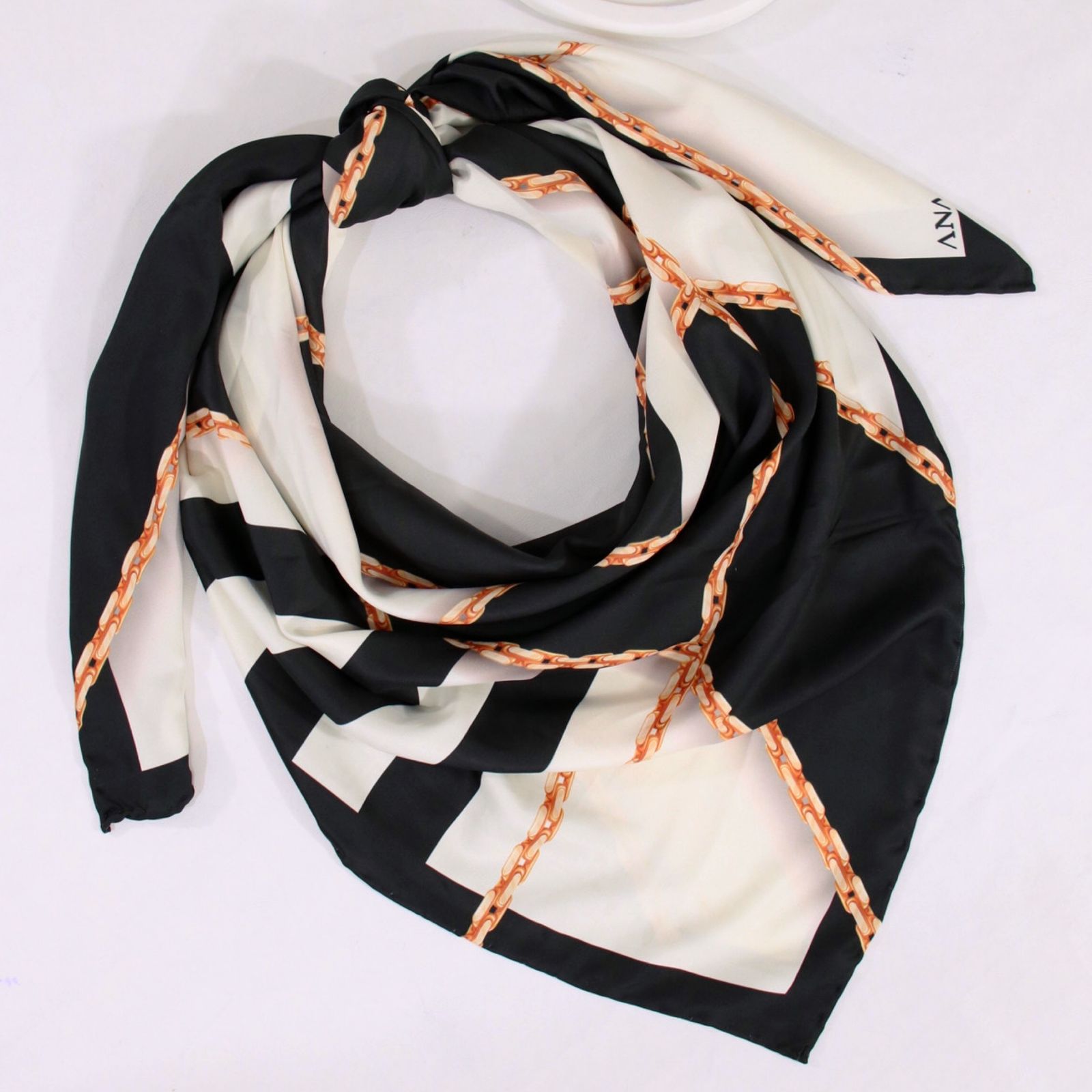 روسری زنانه مدل ابریشم قواره 140 طرح زنجیری کد sar-2820 -  - 4