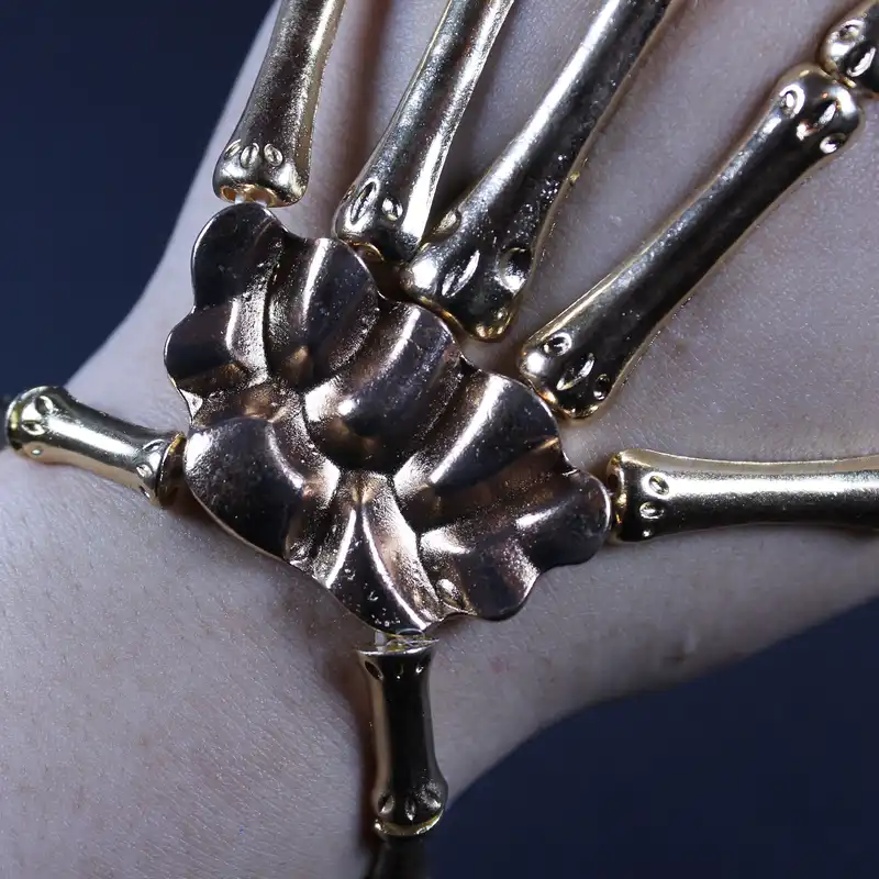 دستبند مدل پنجه طرح اسکلت و استخوان دست