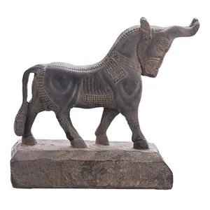 مجسمه گاو حجمی دروازه ملل  کارگاه تندیس و پیکره شهریار کد MO1300
