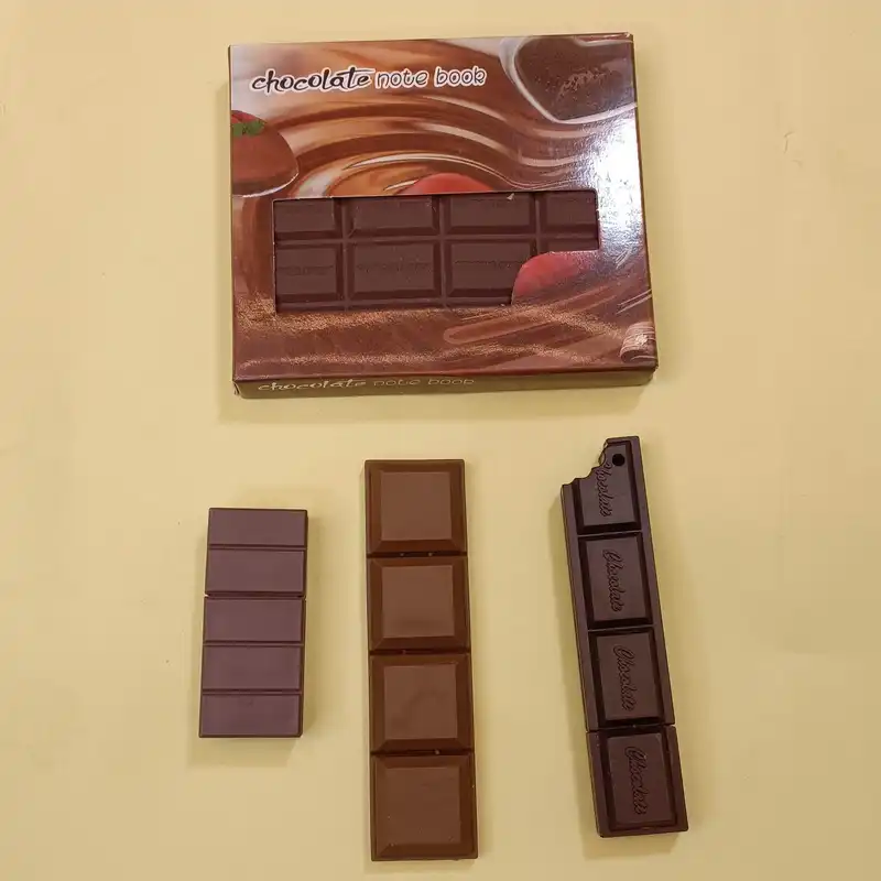 دفترچه یادداشت 40 برگ مدل RNG03 طرح شکلات به همراه خودکار و ماژیک و پاک کن
