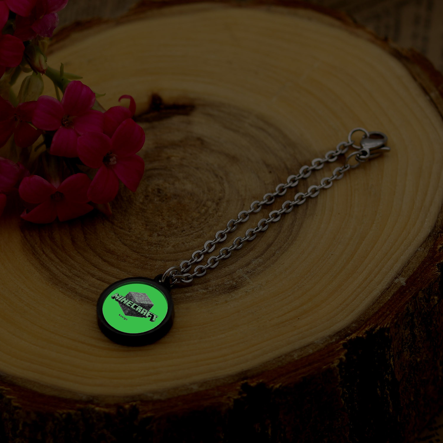 آویز ساعت زنانه ناکسیگو مدل شب تاب طرح Minecraft کد AW7206