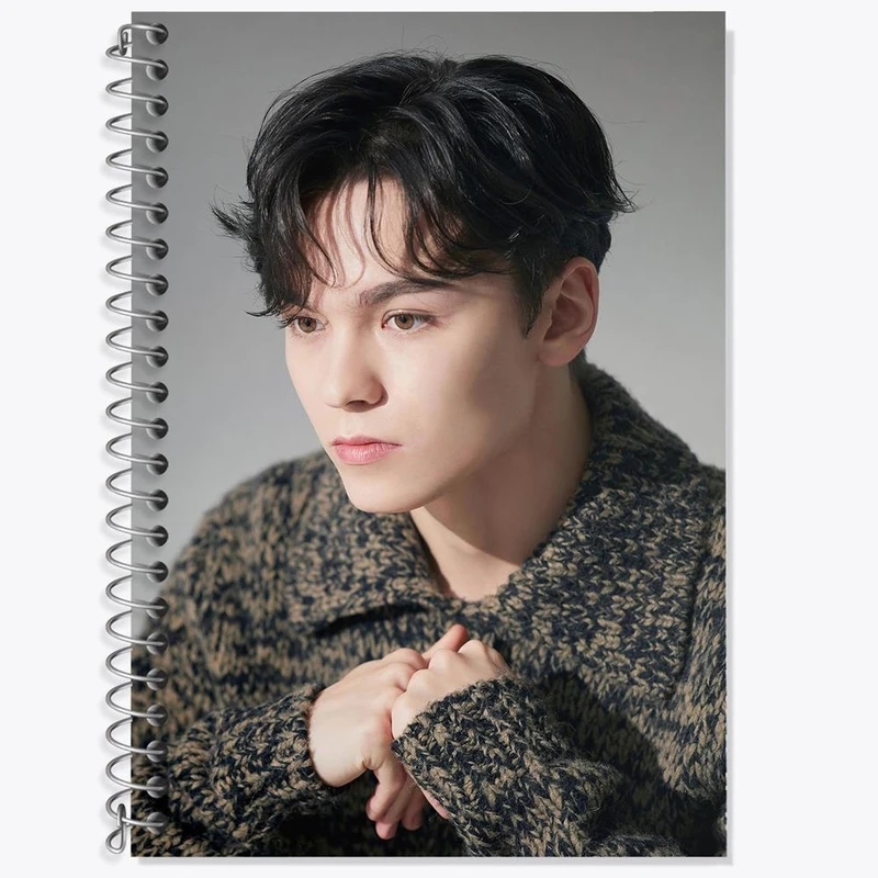 دفتر زبان 50 برگ خندالو مدل دو خط طرح ورنون گروه سونتین Seventeen کد 21516