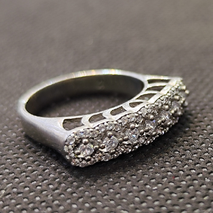 انگشتر نقره زنانه مدل سنگ برلیان اتمی کد 852