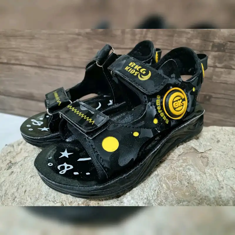 صندل پسرانه مدل رایان طبی کد T.a.j رنگ زرد