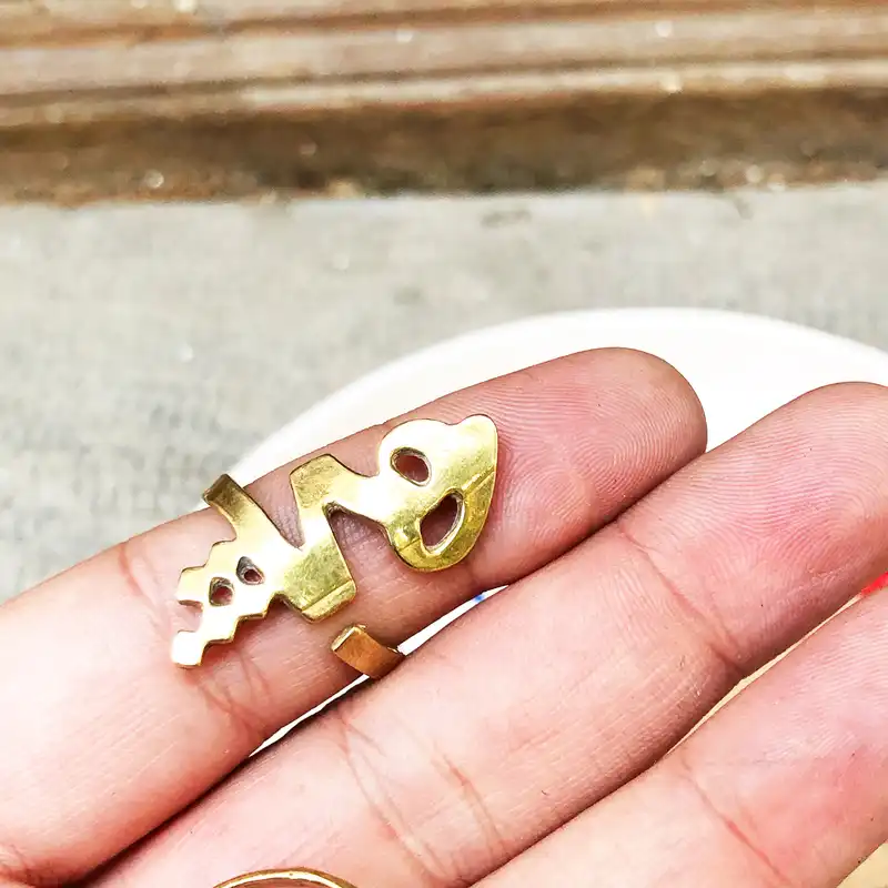 انگشتر گالری عزیزی طرح حرف هیچ مدل gz14935