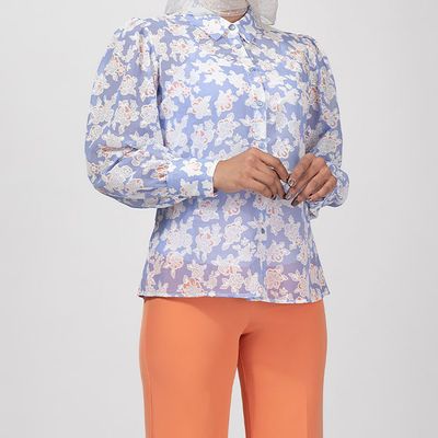 شومیز حریر زنانه برنس مدل دلارا، استایل عروسکی، آستین‌بلند، یقه برگردان، دکمه‌دار، قد روی باسن، تنخور معمولی، مناسب مجلسی و مهمانی، طرح هندسی