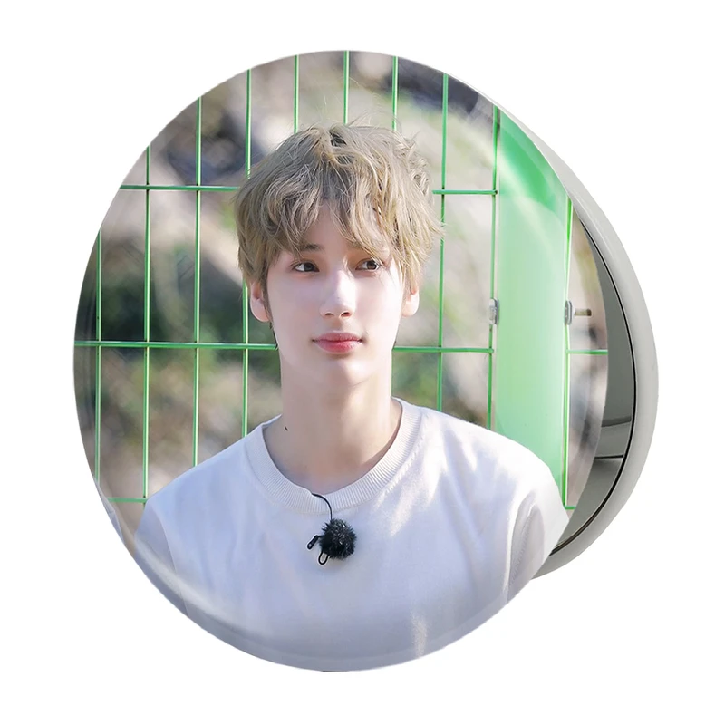 آینه جیبی خندالو طرح هیونینگ کای گروه تی اکس تی TXT مدل تاشو کد 20002 