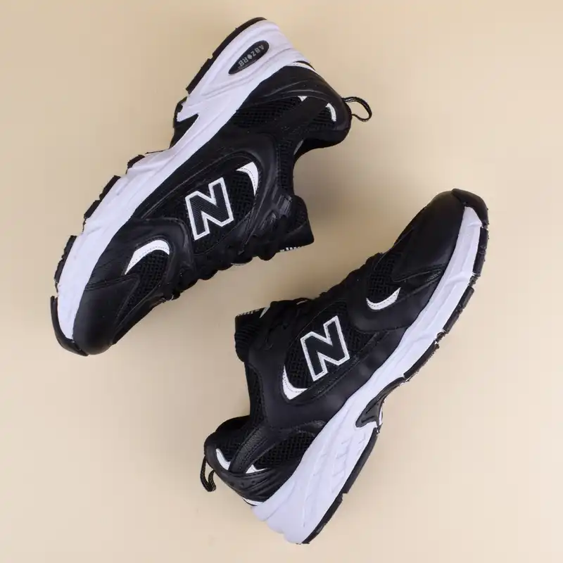 کفش پیاده روی مدل 200