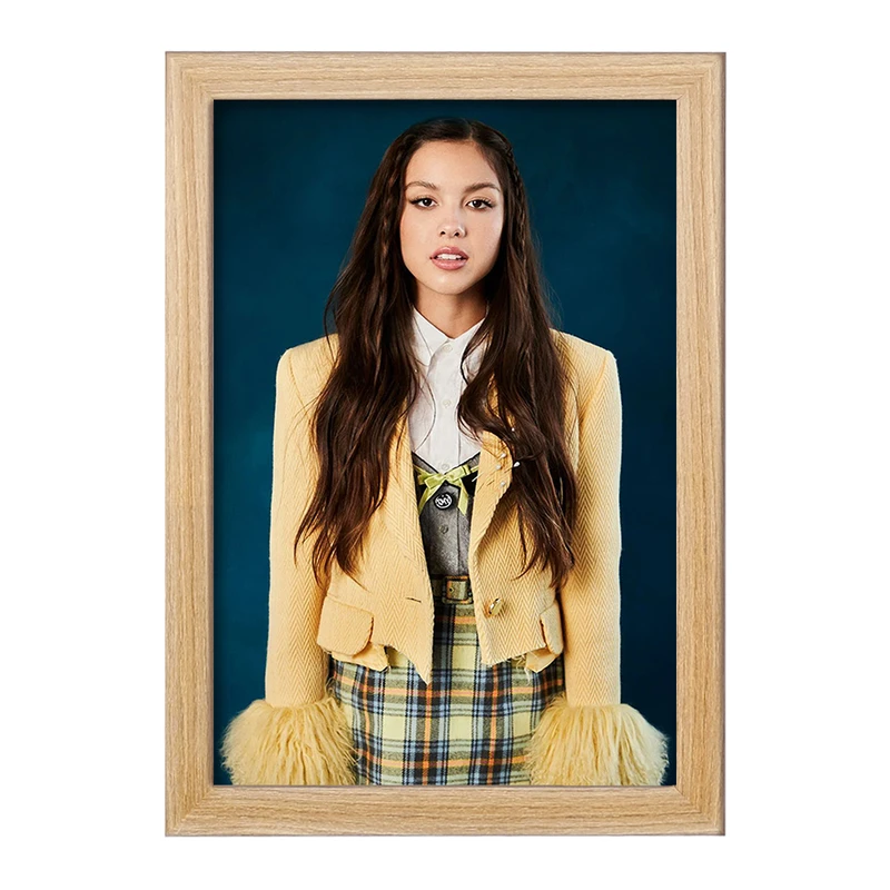 تابلو خندالو مدل اولیویا رودریگو Olivia Rodrigo  کد 19268