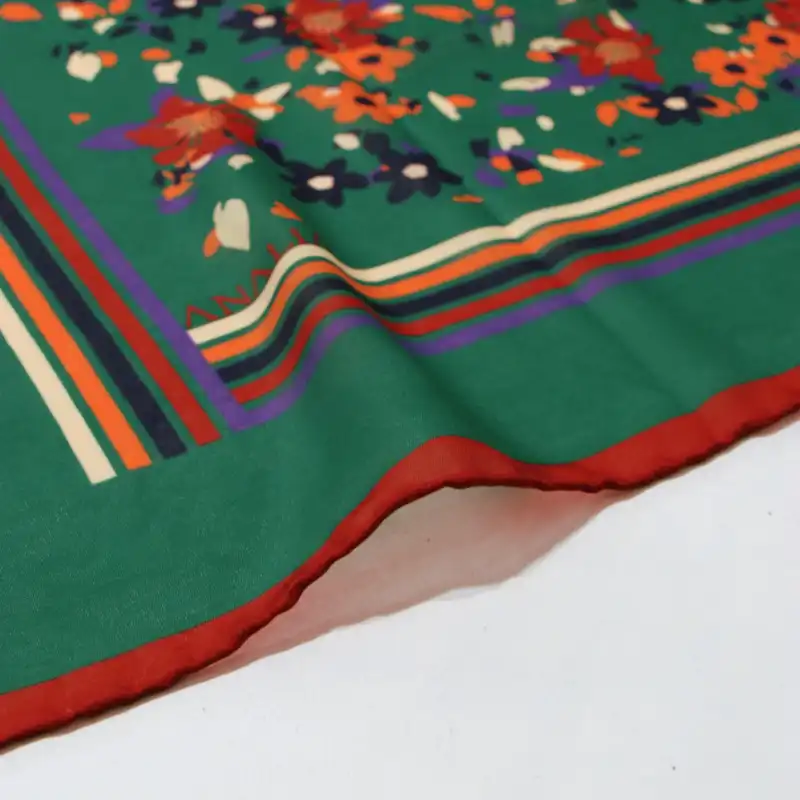 روسری زنانه مدل نخی طرح گل ریز کد 5027