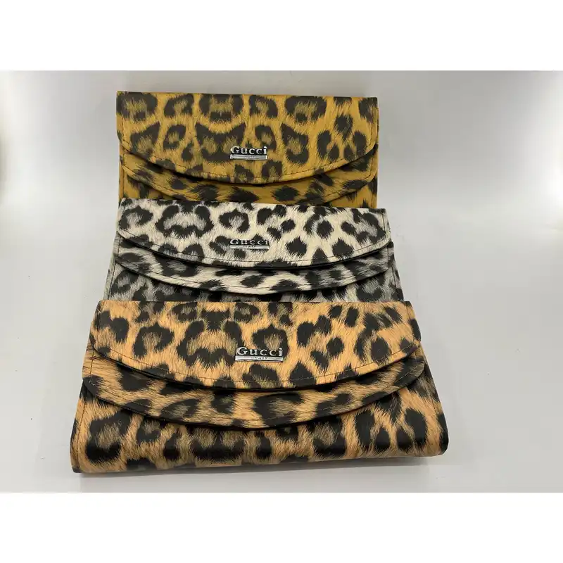 کیف پول زنانه مدل پلنگی دو لبه نیم گرد کد KZD-061