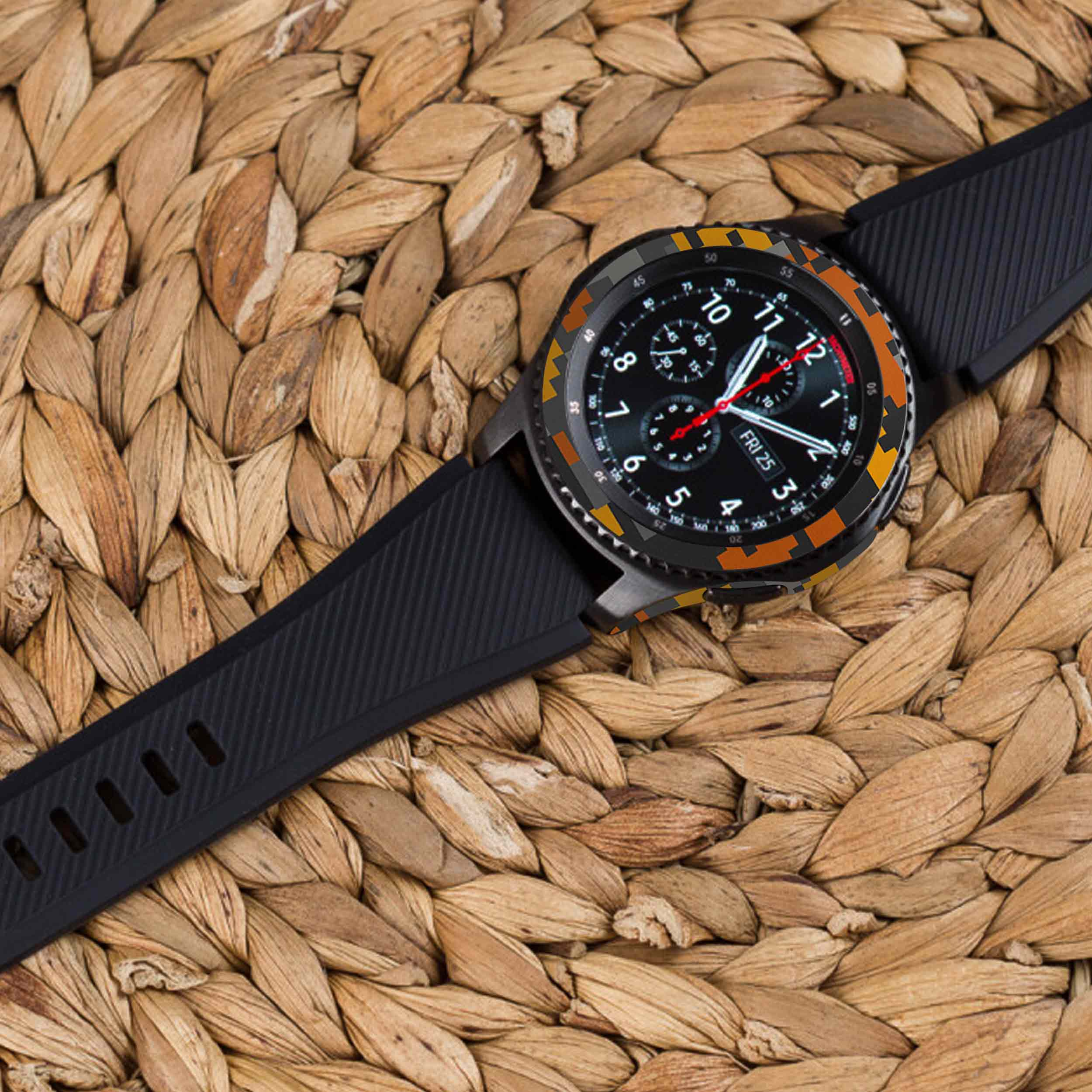 برچسب ماهوت طرح Army-Autumn-pixel مناسب برای ساعت هوشمند سامسونگ Galaxy Gear S3 Frontier