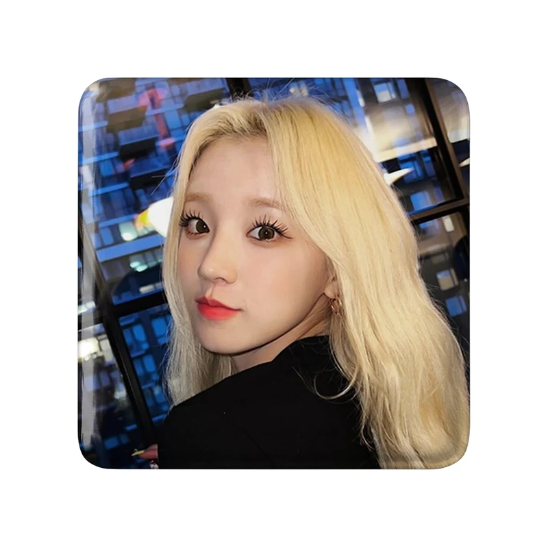 مگنت خندالو طرح یوکی گروه جی آیدل GIdle  مدل مربعی کد 19507