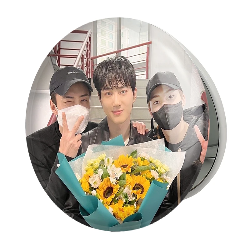 آینه جیبی خندالو طرح سهون و سوهو و شیومین گروه اکسو EXO مدل تاشو کد 16809 