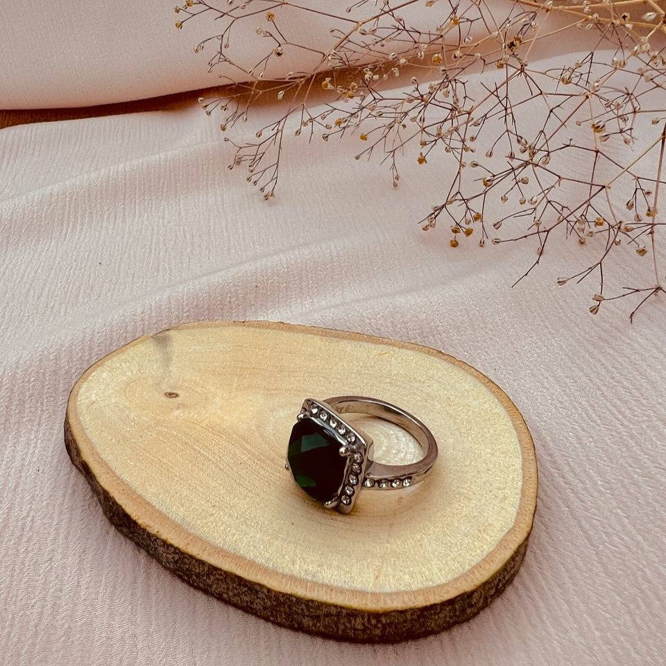 انگشتر زنانه مدل مربع نگینی کد kr