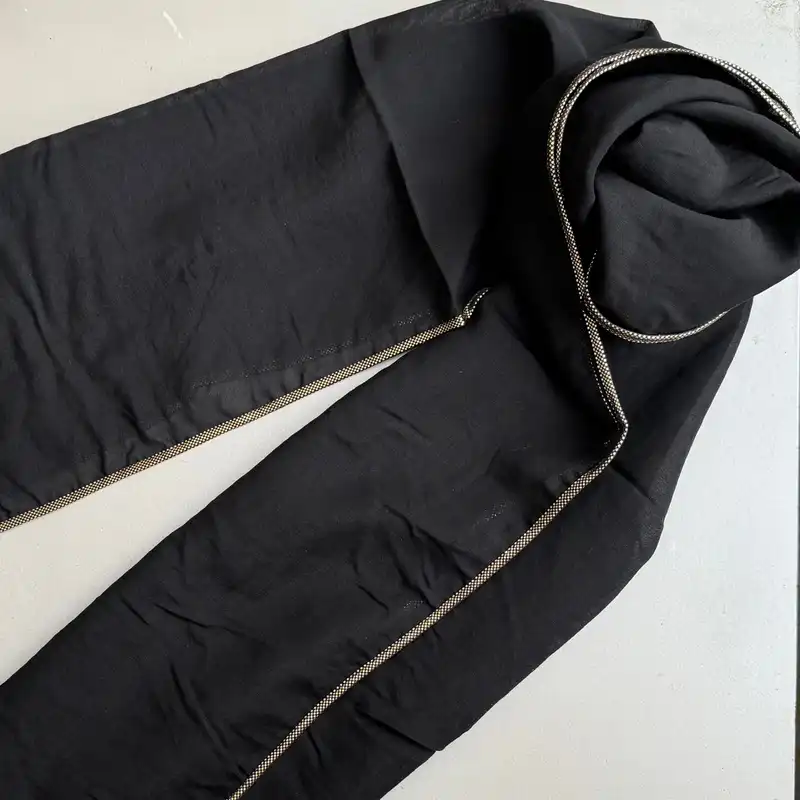 شال زنانه مدل نخ اسلپ نوار طلا دوزی شده ساده