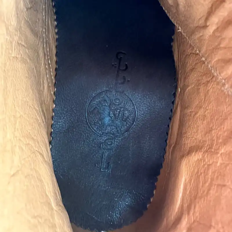 بوت مردانه چرم میخچی مدل F720 رنگ عسلی