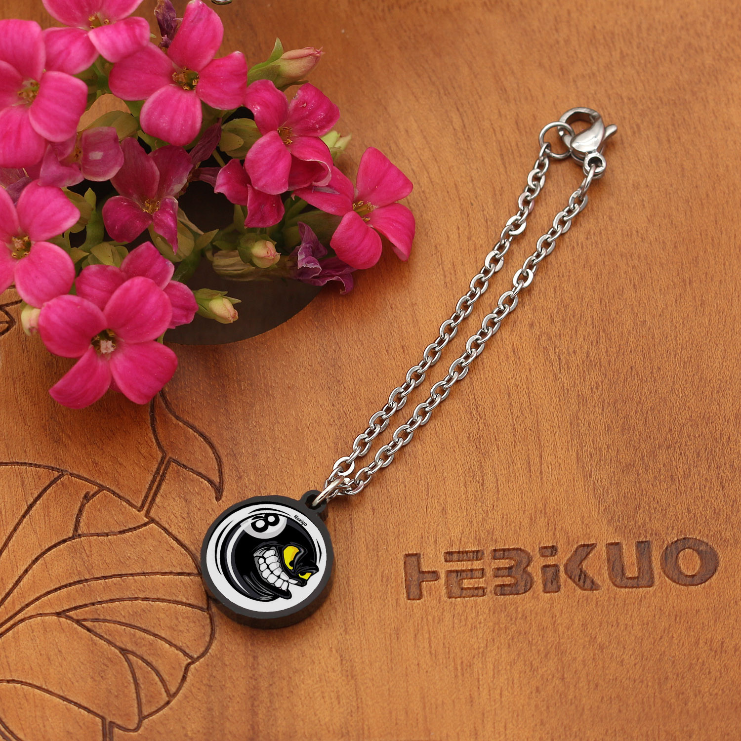 آویز ساعت زنانه ناکسیگو مدل شب تاب طرح بیلیارد کد AW8996