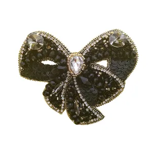 گل سینه زنانه مدل پاپیون براق جواهر دوزی کد A006
