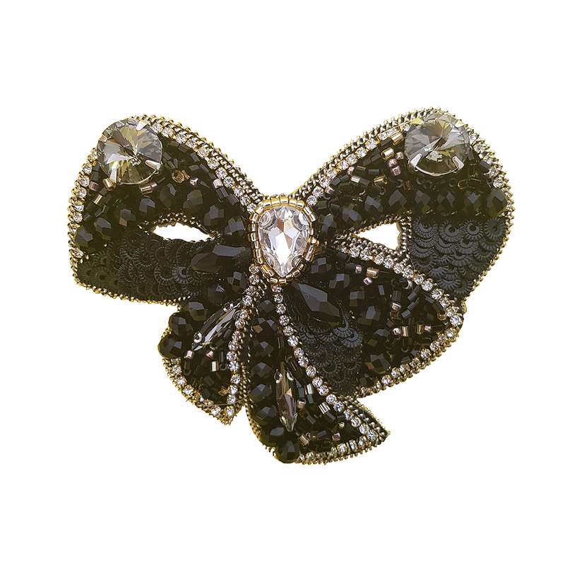 گل سینه زنانه مدل پاپیون براق جواهر دوزی کد A006