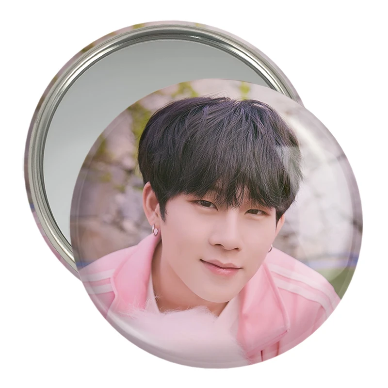 آینه جیبی خندالو مدل جوهان گروه مانستا اکس MONSTA X  کد 21126