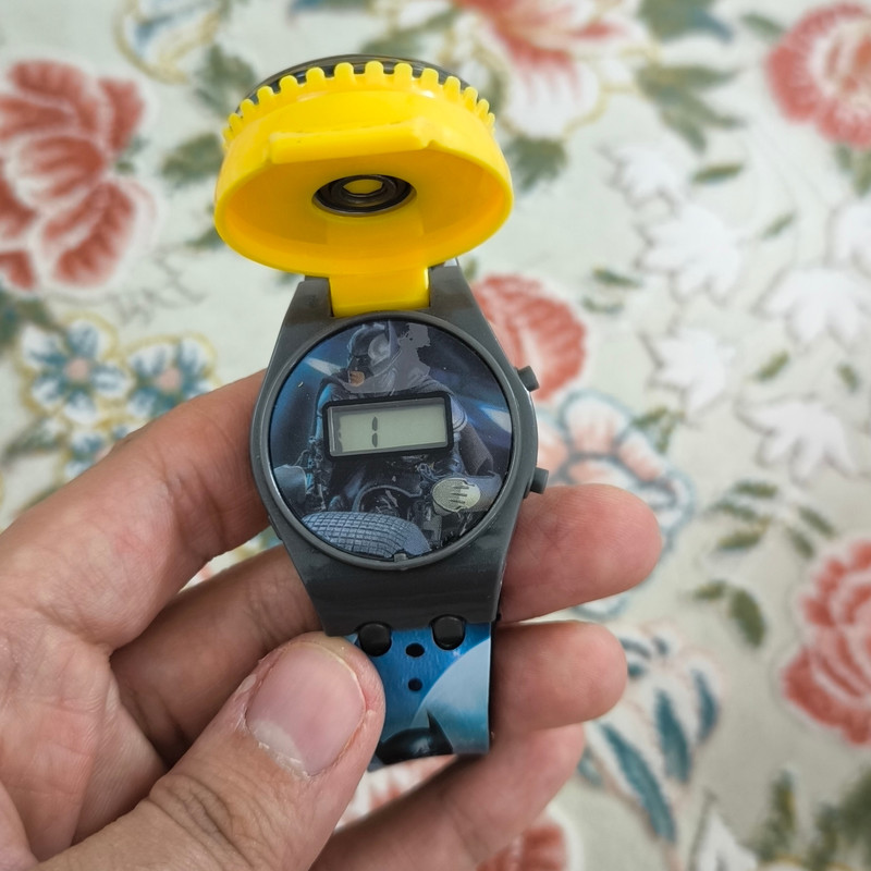 ساعت مچی دیجیتال پسرانه مدل بند سیلیکونی قاب چرخان طرح بتمن