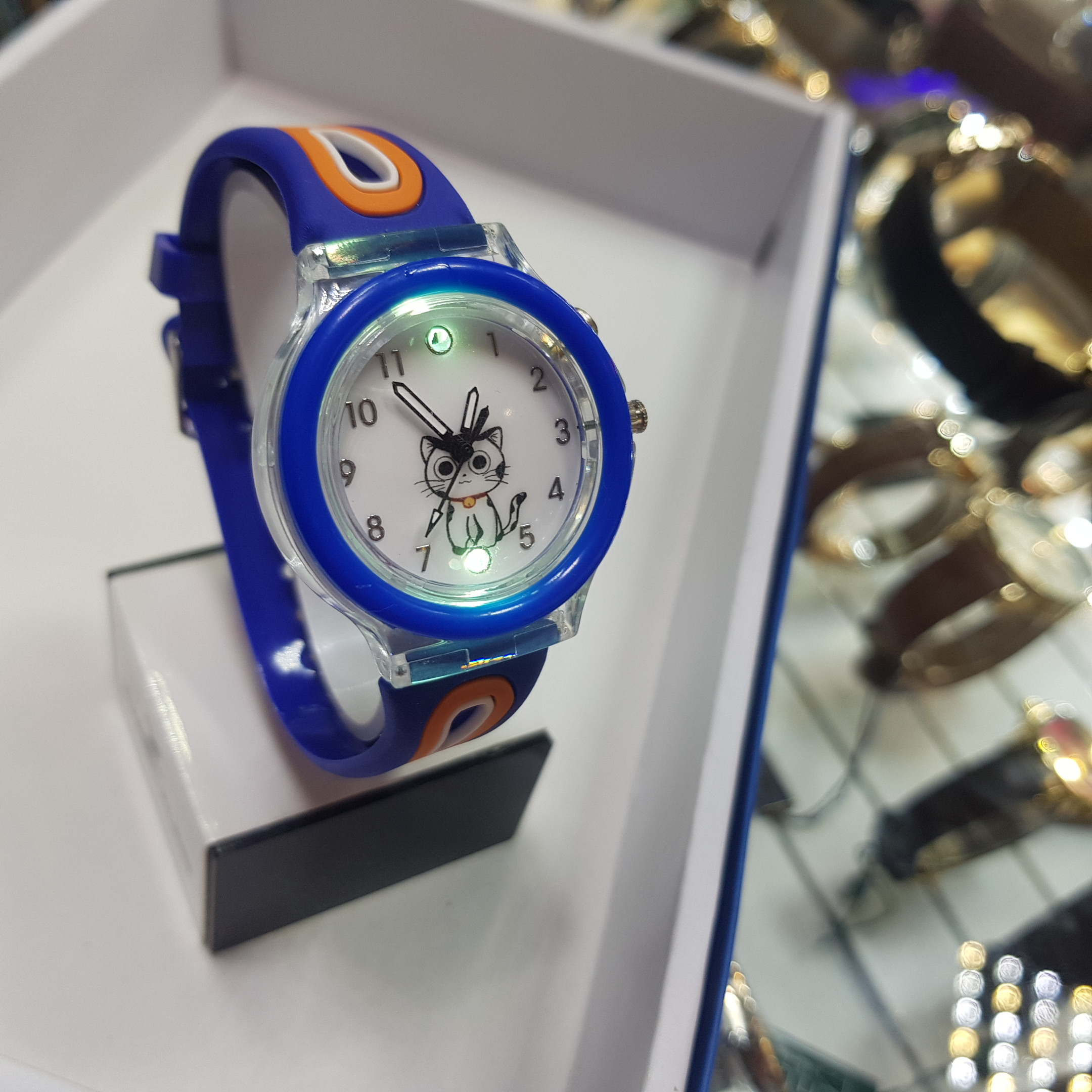 ساعت مچی عقربه ای بچگانه مدل چراغ‌دار عروسکی کد 88ki31