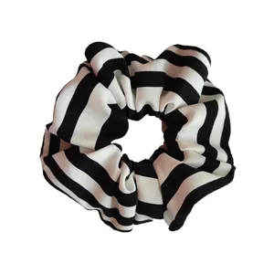 کش مو زنانه مدل اسکرانچی طرح راه راه