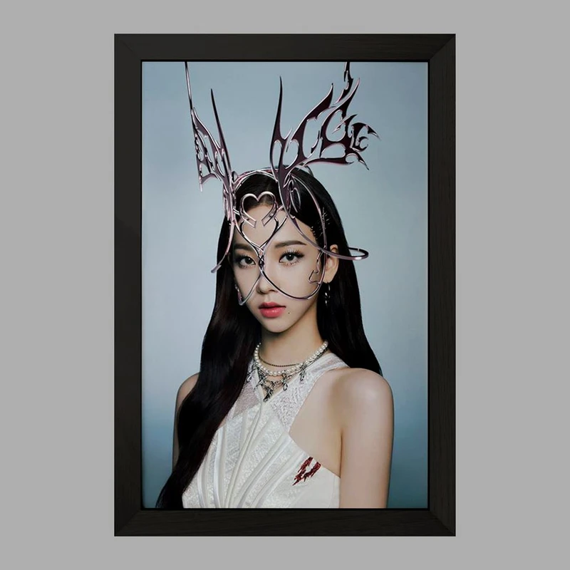 تابلو خندالو مدل کارینا گروه آسپا Aespa  کد 12478