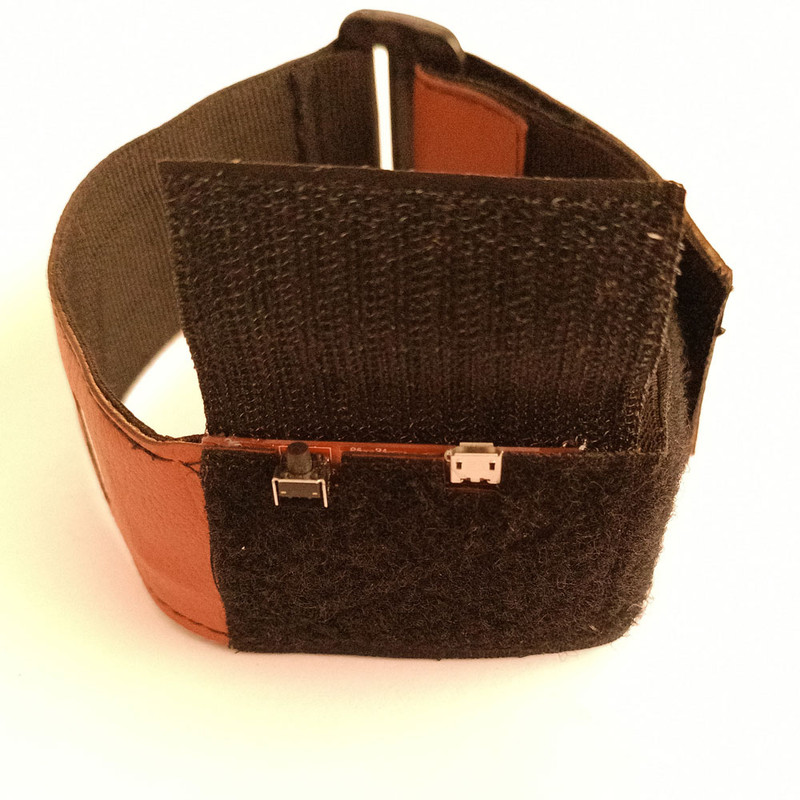 چراغ هشدار ایمن نور مدل  بازو بند چرمی