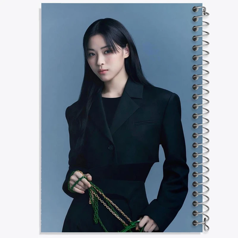 دفتر مشق 100 برگ خندالو طرح ریوجین گروه ایتزی ITZY کد 20179