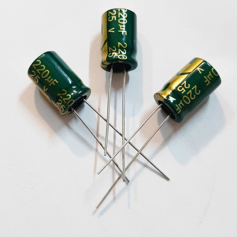 خازن الکترولیتی 220 میکرو فاراد 25 ولت کد 01 بسته 10 عددی