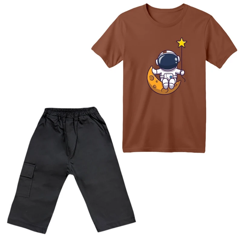 ست تی‌شرت آستین کوتاه و شلوارک پسرانه مدل فضانورد کد ۱۴ رنگ دارچینی