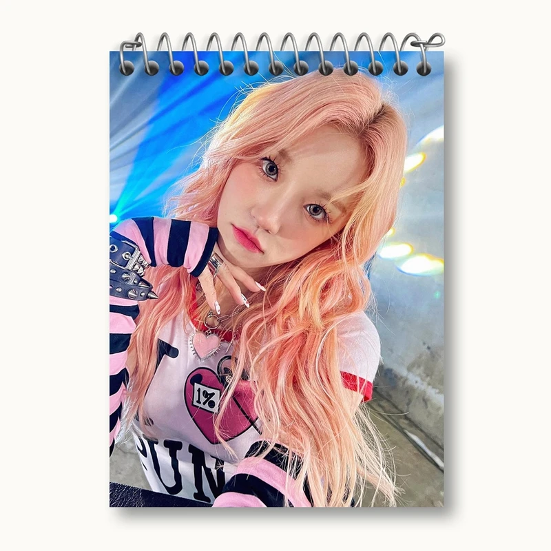 دفتر یادداشت 50 برگ خندالو مدل یوکی گروه جی آیدل GIdle کد 19514