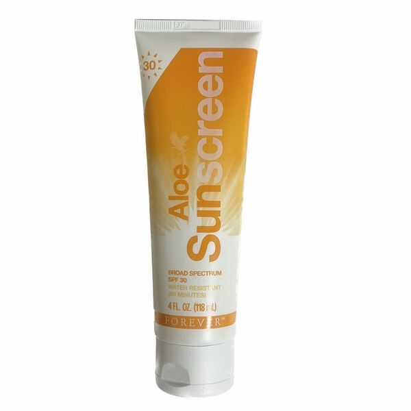 کرم ضد آفتاب بی‌رنگ فوراور لیوینگ پروداکتس، SPF 30، مدل 01، مناسب انواع پوست با حجم 118 میلی‌لیتر، محافظت‌کننده در برابر اشعه‌های UVA و UVB، ضد آب و مرطوب‌کننده، روشن‌کننده، دارای فرمولاسیون زینک اکساید، آلوئه ورا و ویتامین E، با ماندگاری 2 ساعته