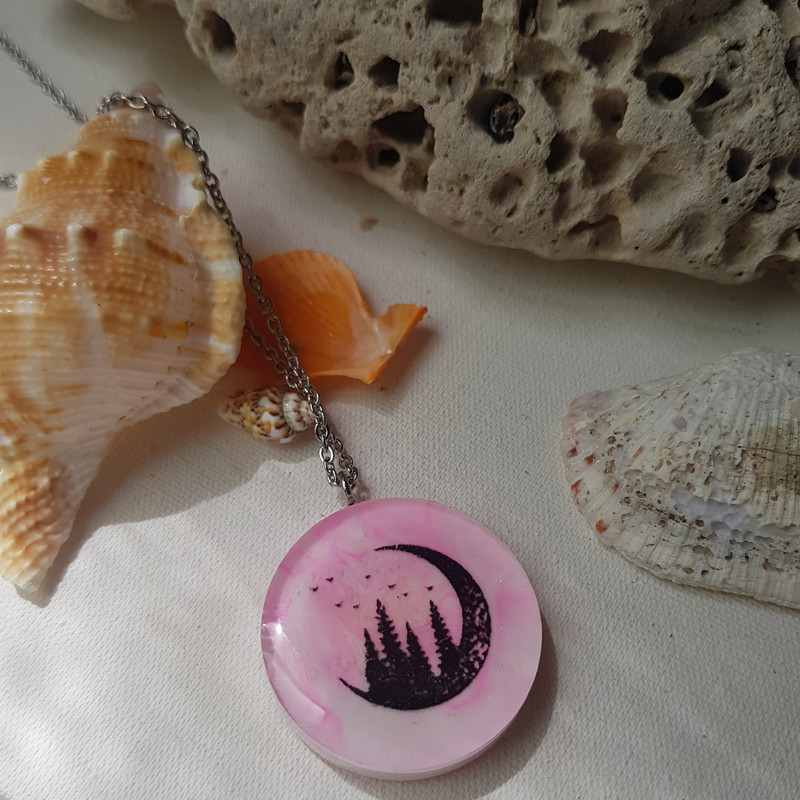 گردنبند دخترانه مدل رزینی طرح ماه گردنبند دخترانه مدل رزینی طرح ماه