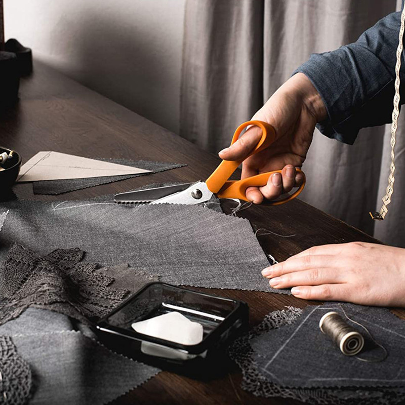قیچی فیسکارس مدل Classic Pinking Shears قیچی فیسکارس مدل Classic Pinking Shears
