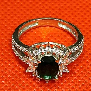 انگشتر نقره زنانه مدل سنگ زمرد اتمی کد P750