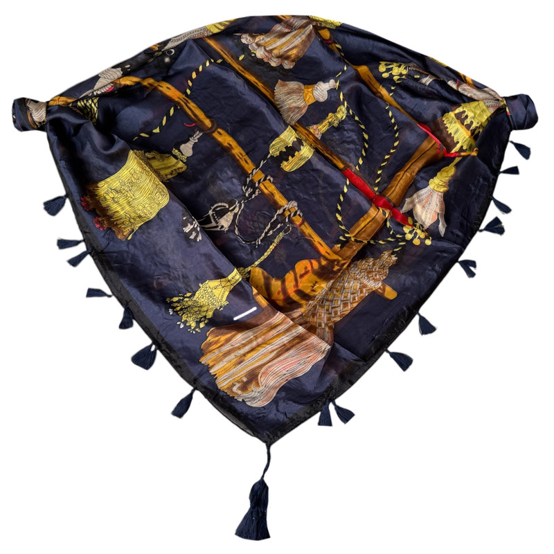 روسری زنانه مدل حریر ابرشیم طرح سنتی دور منگوله ای کد 4