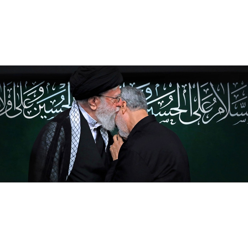 ماگ سرامیکی اطلس آبی طرح رهبر حضرت علی خامنه ای و شهید قاسم سلیمانی مدل MS1010