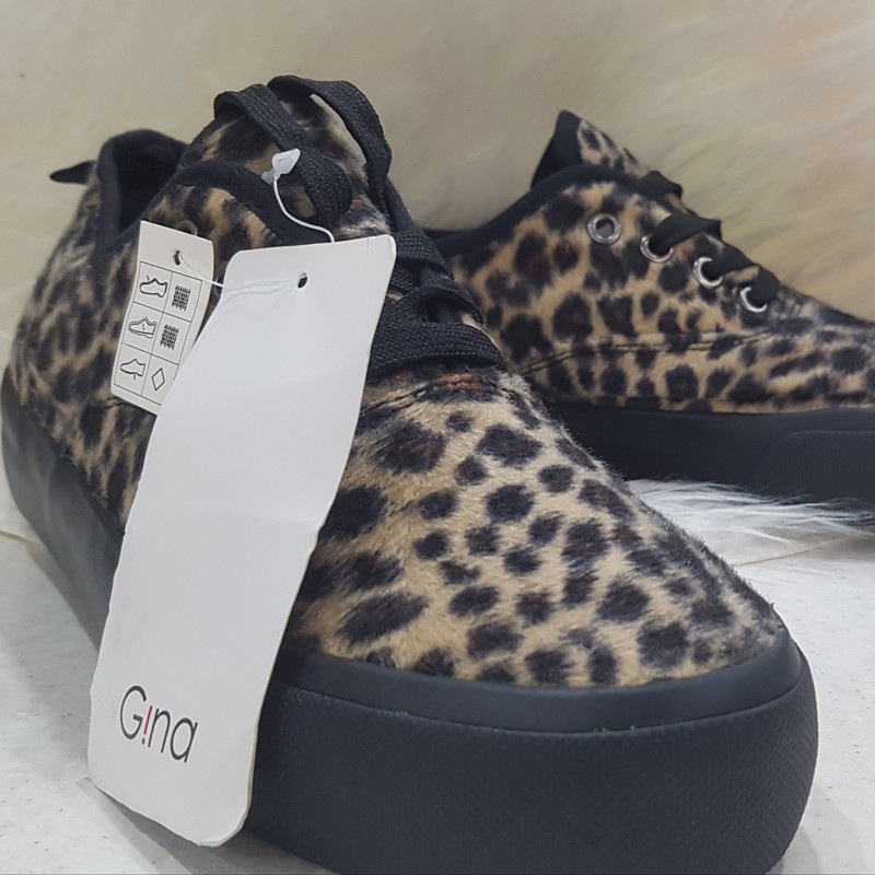 کفش روزمره زنانه جینا مدل پلنگی کد 990